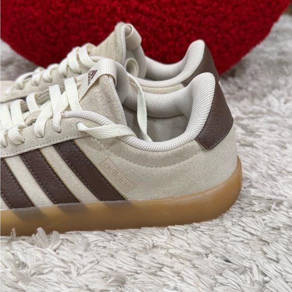 Adidas suede sneakers with gum sole, women’s size US 7.5 / EU 39 1/3 - Picture 5 of 7